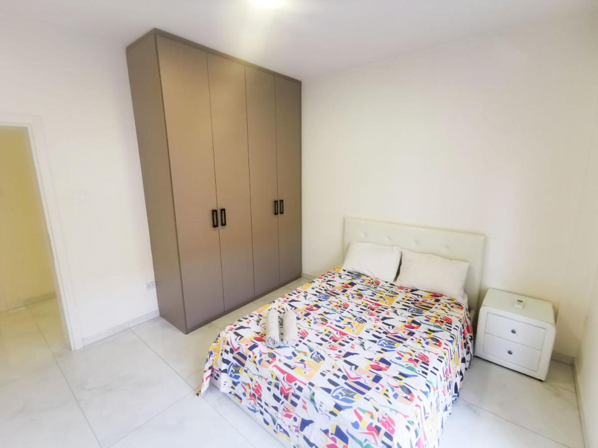 The White Pearl Apartment Ларнака Екстериор снимка